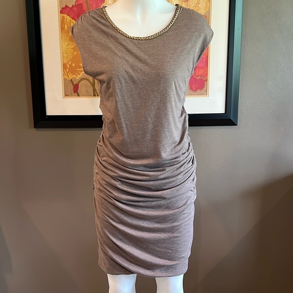 Kut from the Kloth Dresses & Skirts - KUT FROM THE KLOTH Taupe Ruched Bodycon Midi Dress Chain Detail Size Medium
